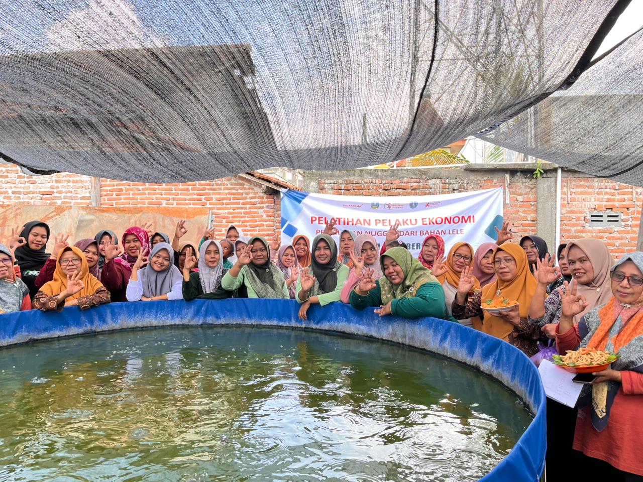 Pelatihan pembuatan olahan makanan berbahan dasar ikan lele oleh ibu-ibu pkk desa sukosari: inovasi menu sehat dan ekonomis